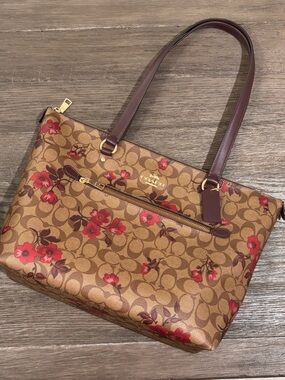 RARE COACH Signature Canvas Gallery Tote w/Victorian Floral Print Retired NWOT